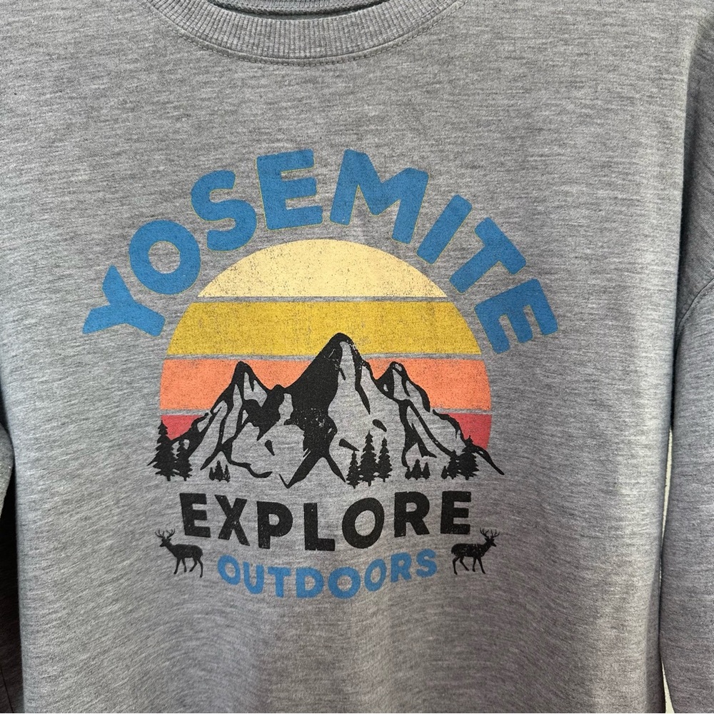 Zoe + Luv Explore Outdoors Gray crew neck lightweight sweatshirt, small,casual